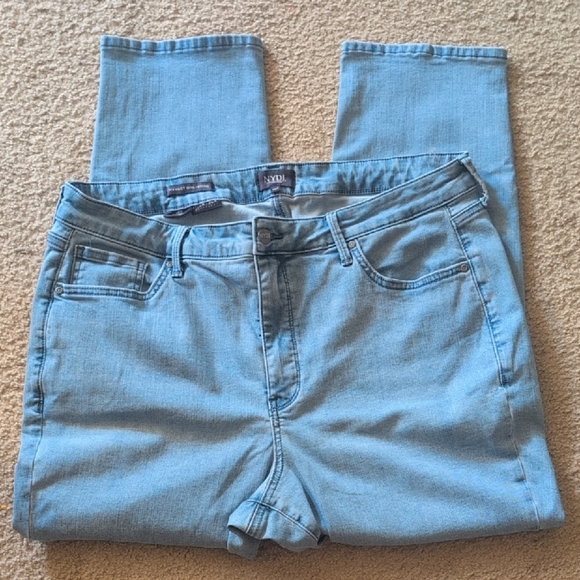 NYDJ Margot Girlfriend Light Wash Denim Jeans Size 14 W Petite - Picture 1 of 8